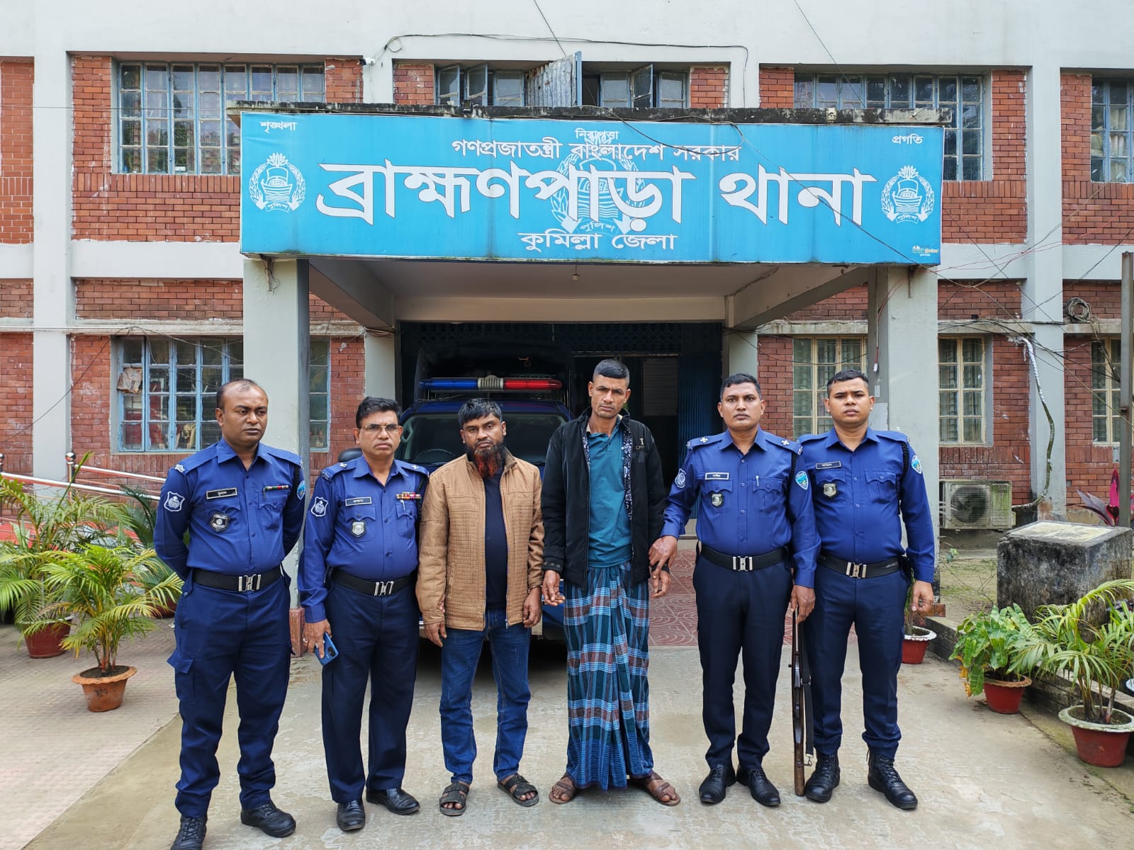 ব্রাহ্মণপাড়ায় আন্তঃজেলা ডাকাত দলের প্রধানসহ দুইজন গ্রেফতার